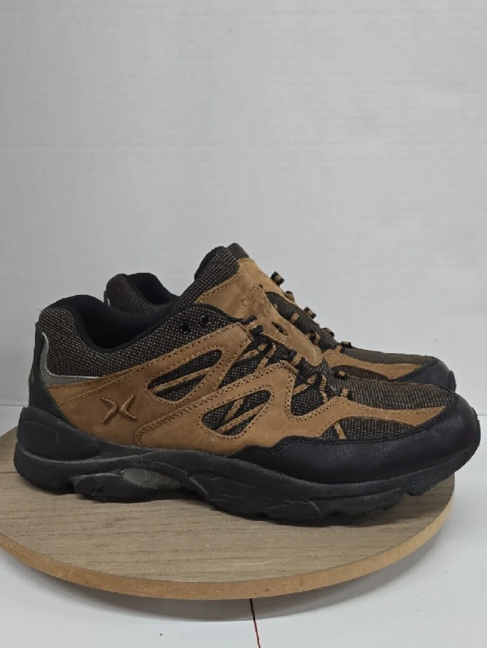 Aetrex Men's Black and Brown Athletic Sneakers
